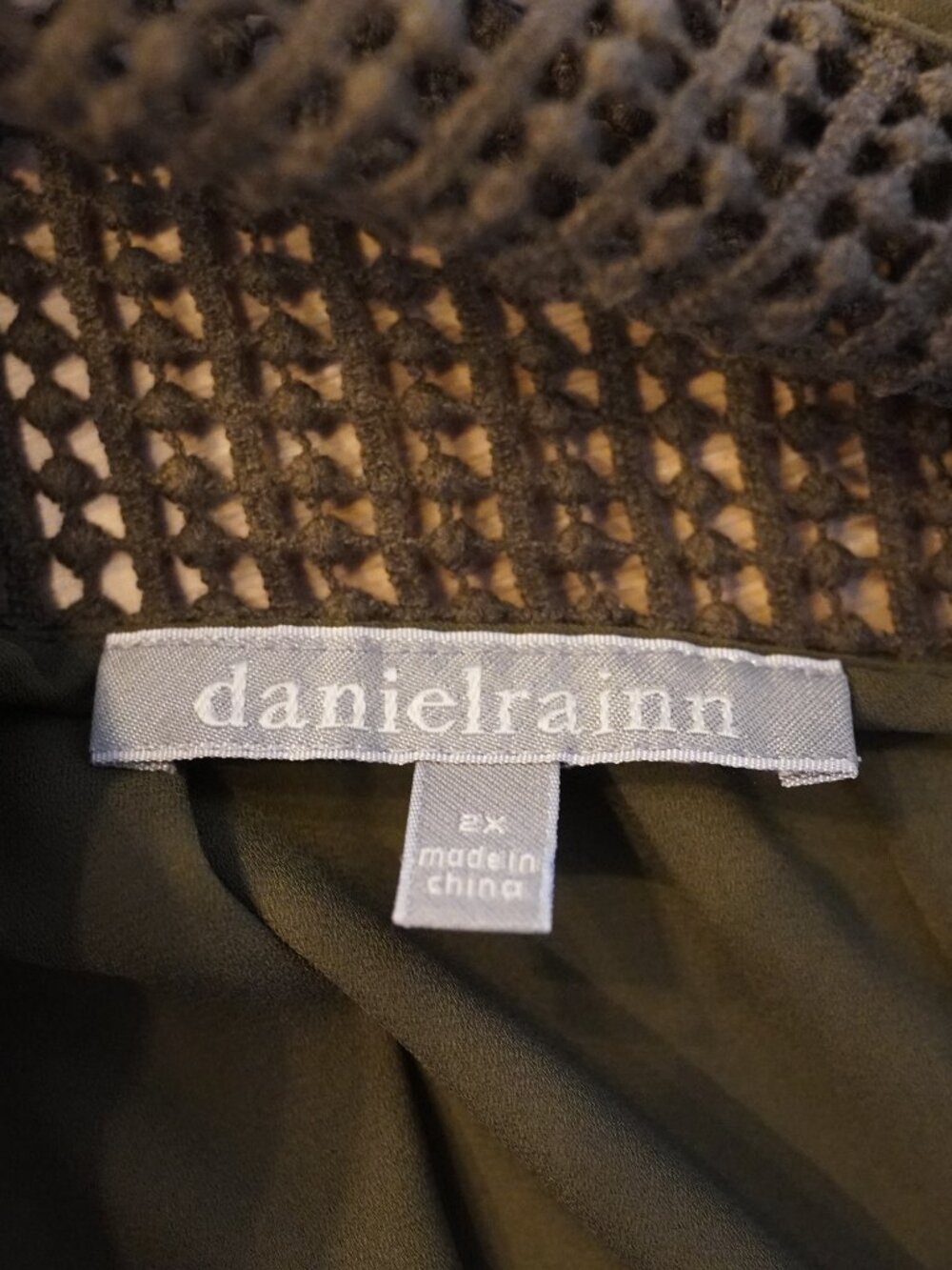 Daniel Rainn Olive Green Crochet Inset Split Neck Blouse 2X - Picture 3 of 4